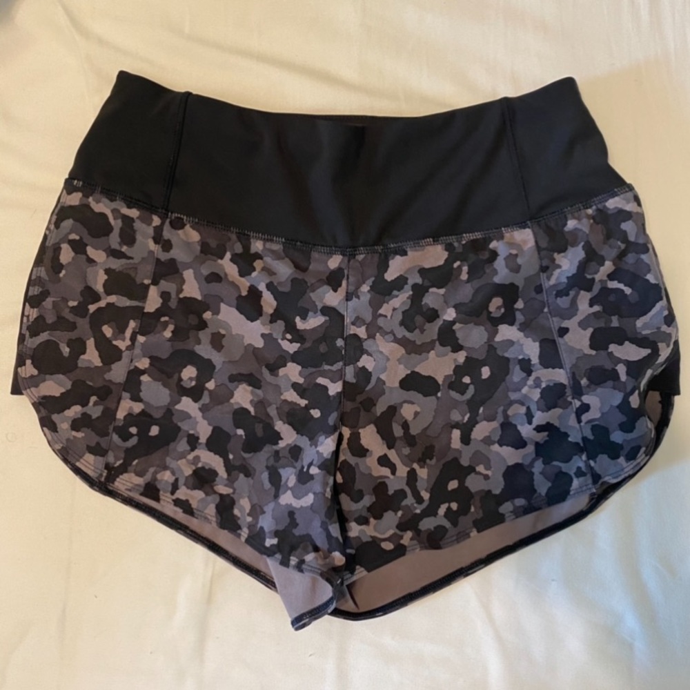 Athleta Printed Running Free short 3.5” camo